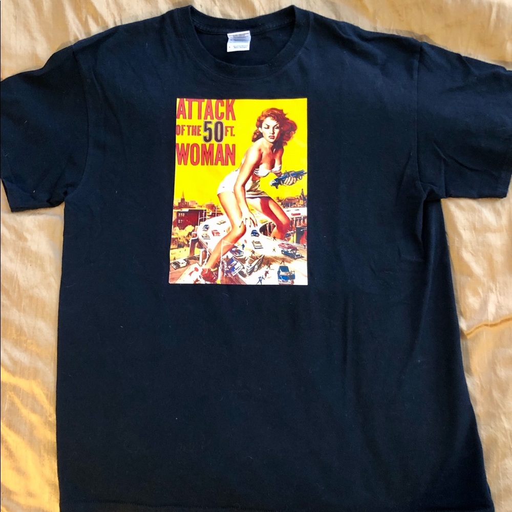 Attack of the 50 foot woman T-shirt size large